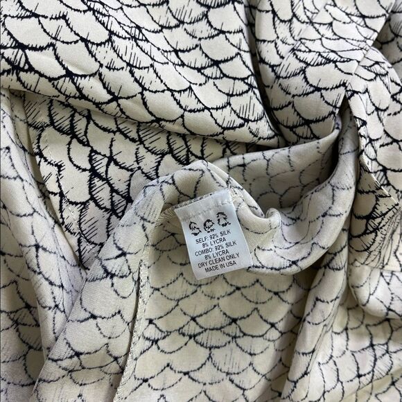 SEA Silk Button Down Blouse Scalloped Pattern - Picture 5 of 6